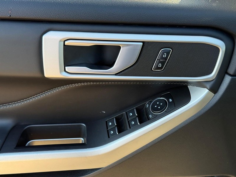 Ford Explorer Vehicle Image 20
