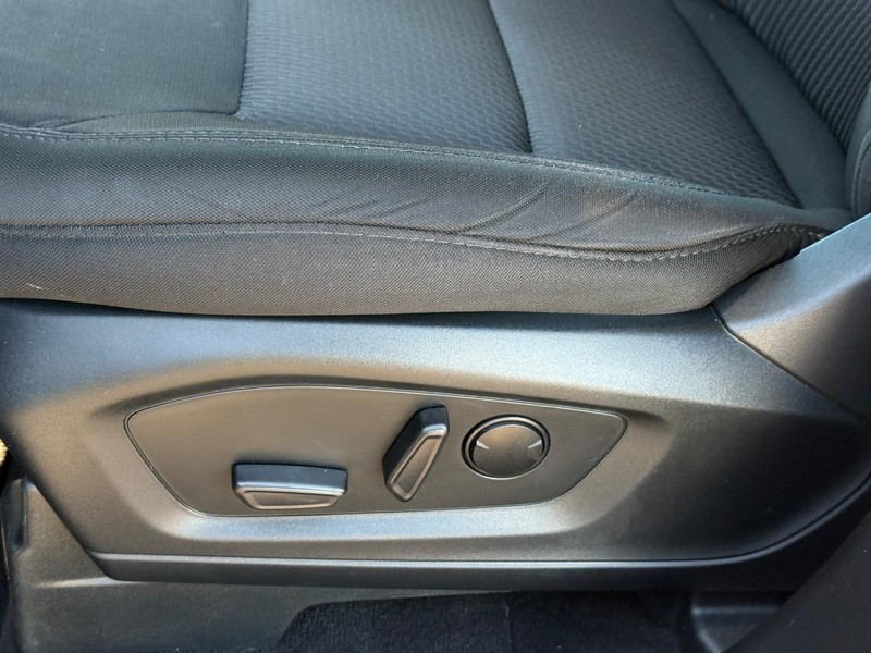 Ford Explorer Vehicle Image 23