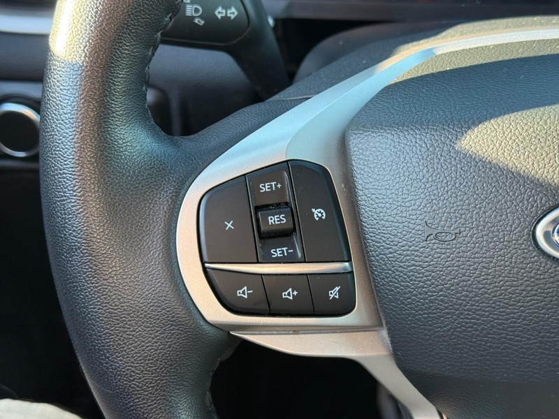 Ford Explorer Vehicle Image 27