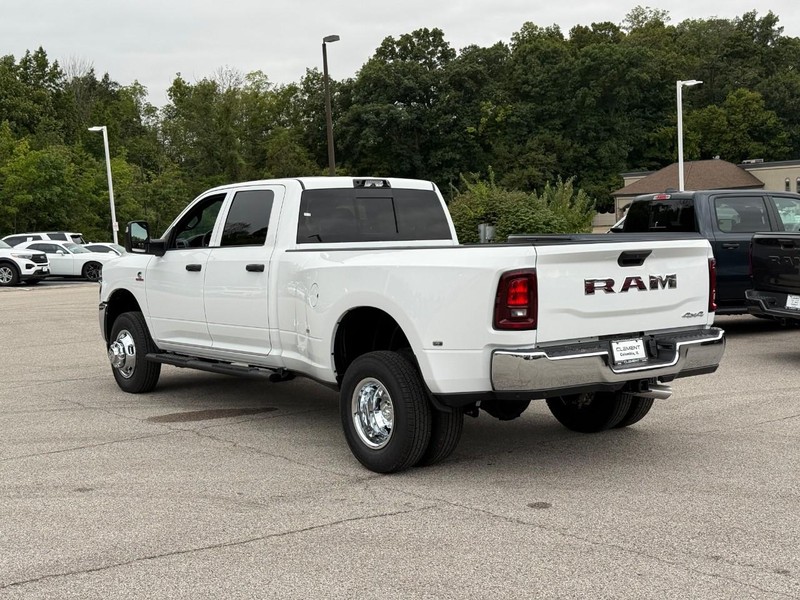 Ram 3500 Vehicle Image 04