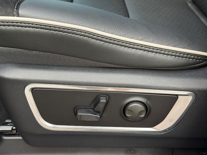 Ram 1500 Vehicle Image 16