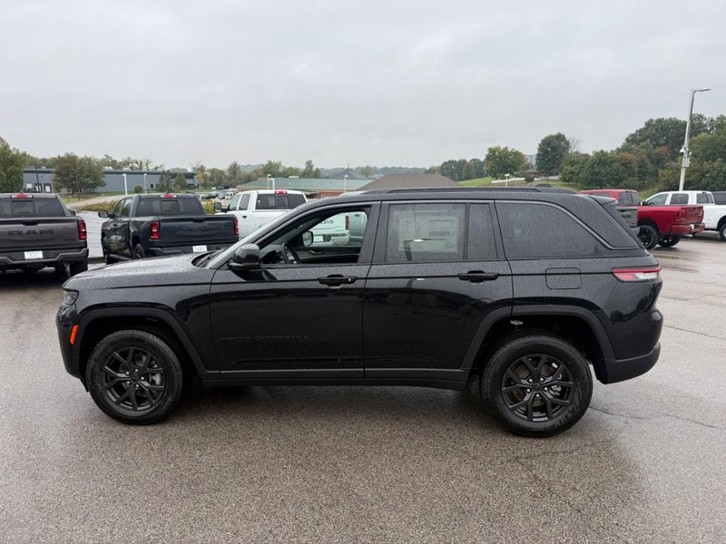 Jeep Grand Cherokee Vehicle Image 03