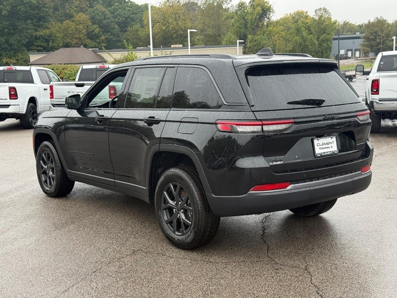 Jeep Grand Cherokee Vehicle Image 04