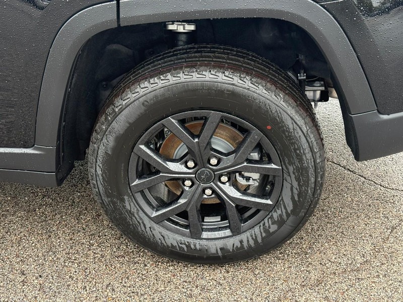 Jeep Grand Cherokee Vehicle Image 05