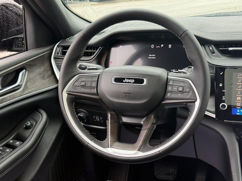 Jeep Grand Cherokee Vehicle Image 09