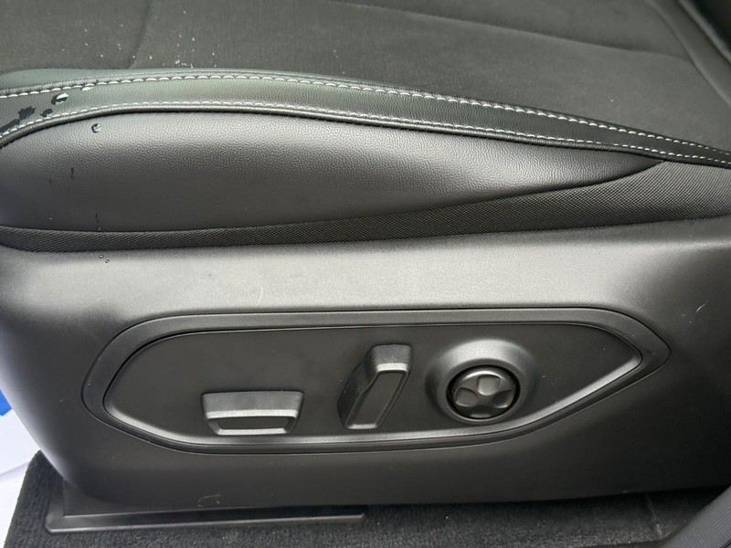 Jeep Grand Cherokee Vehicle Image 15