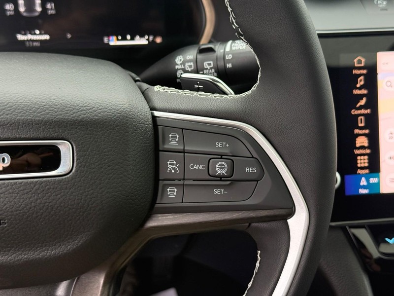 Jeep Grand Cherokee Vehicle Image 17