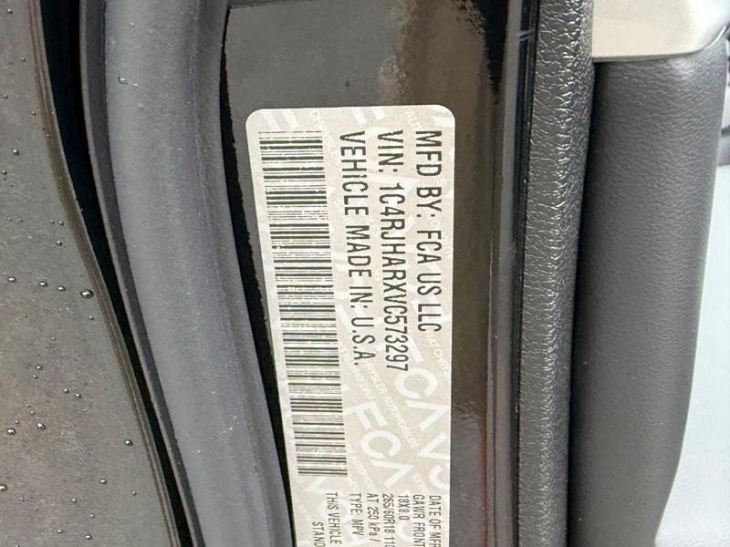 Jeep Grand Cherokee Vehicle Image 19