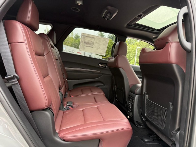 Dodge Durango Vehicle Full-screen Gallery Image 6