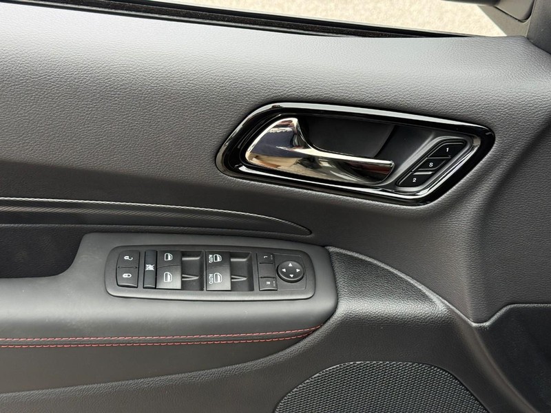 Dodge Durango Vehicle Full-screen Gallery Image 11