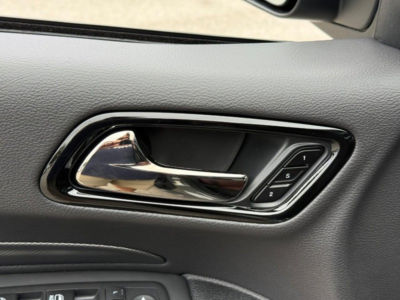 Dodge Durango Vehicle Full-screen Gallery Image 12