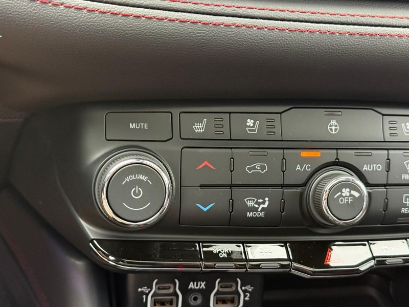 Dodge Durango Vehicle Full-screen Gallery Image 18