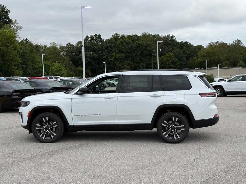 Jeep Grand Cherokee L Vehicle Image 03