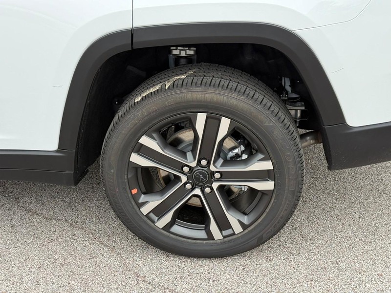 Jeep Grand Cherokee L Vehicle Image 05