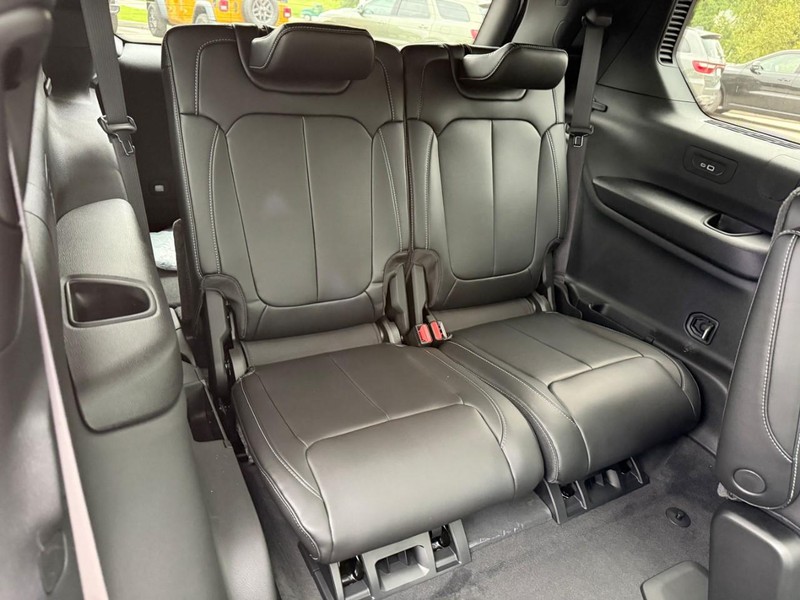 Jeep Grand Cherokee L Vehicle Image 09