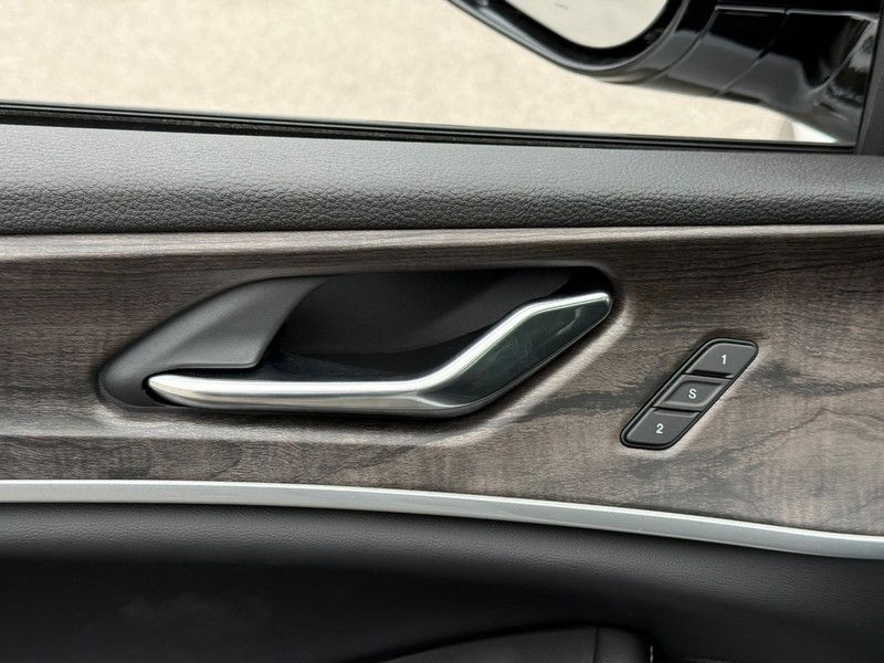 Jeep Grand Cherokee L Vehicle Image 17