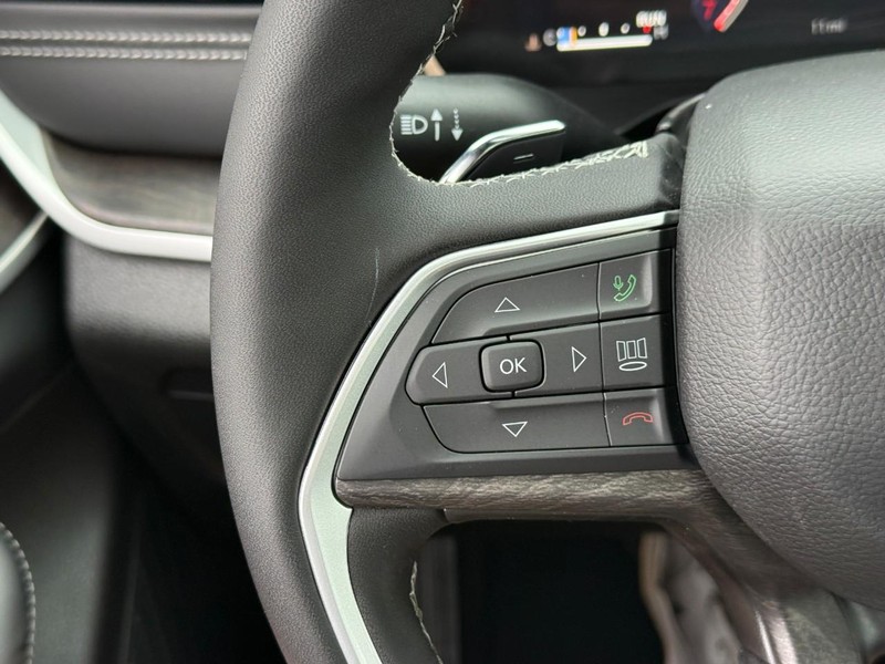 Jeep Grand Cherokee L Vehicle Image 20