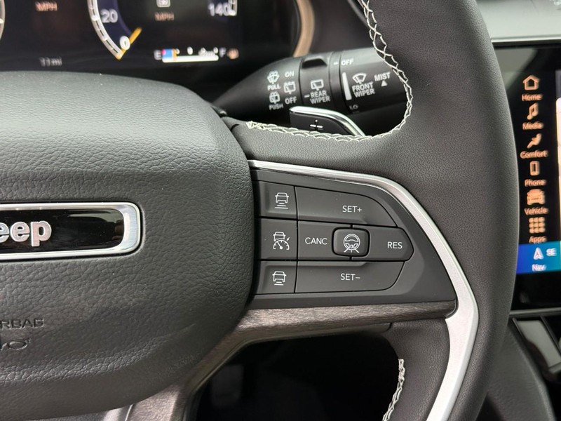 Jeep Grand Cherokee L Vehicle Image 21