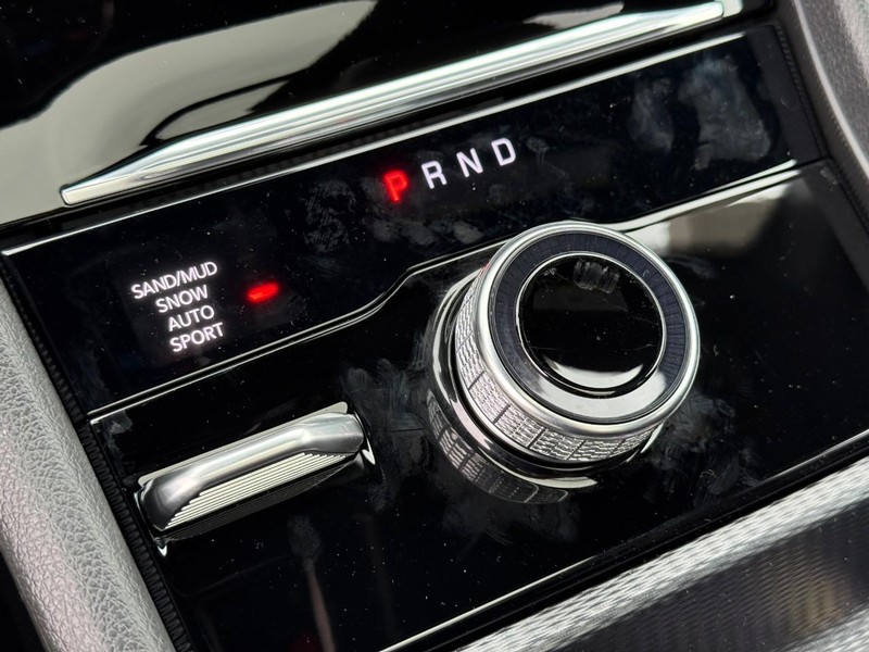 Jeep Grand Cherokee L Vehicle Image 22