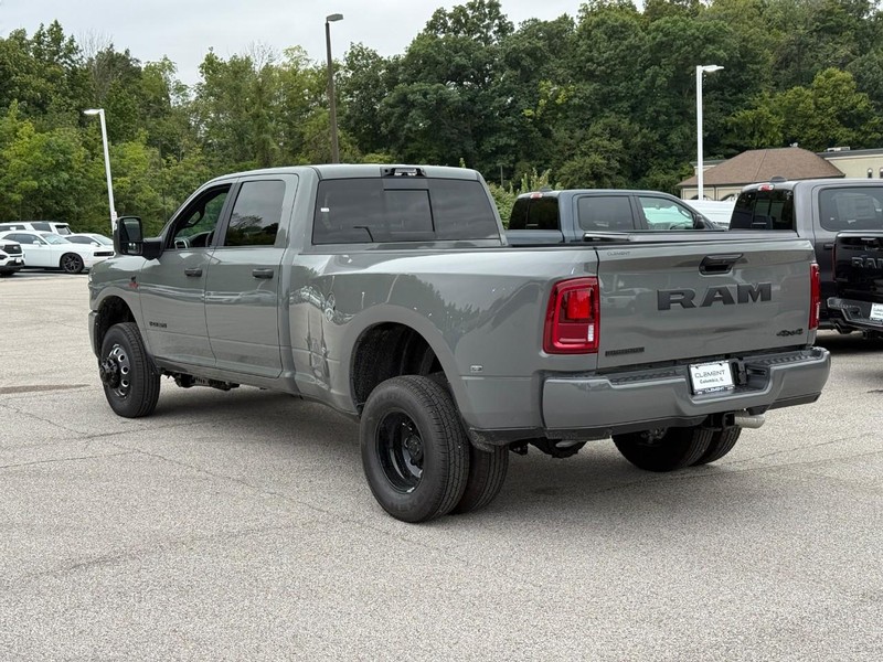 Ram 3500 Vehicle Image 04