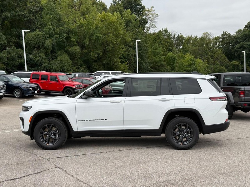 Jeep Grand Cherokee L Vehicle Image 03