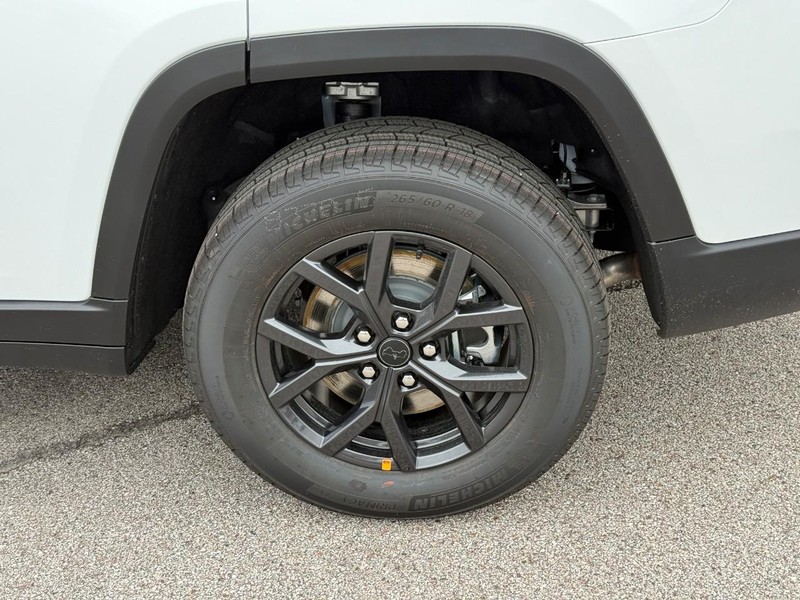 Jeep Grand Cherokee L Vehicle Image 05