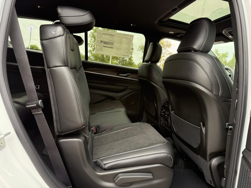 Jeep Grand Cherokee L Vehicle Image 07
