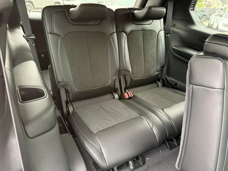 Jeep Grand Cherokee L Vehicle Image 08