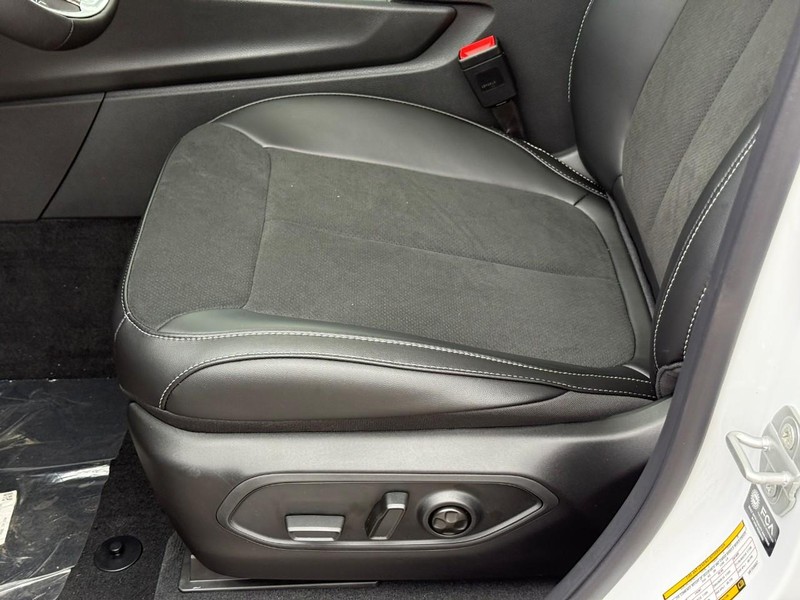 Jeep Grand Cherokee L Vehicle Image 17