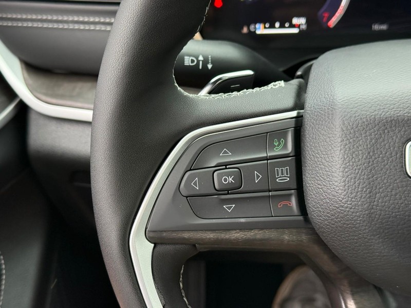 Jeep Grand Cherokee L Vehicle Image 19