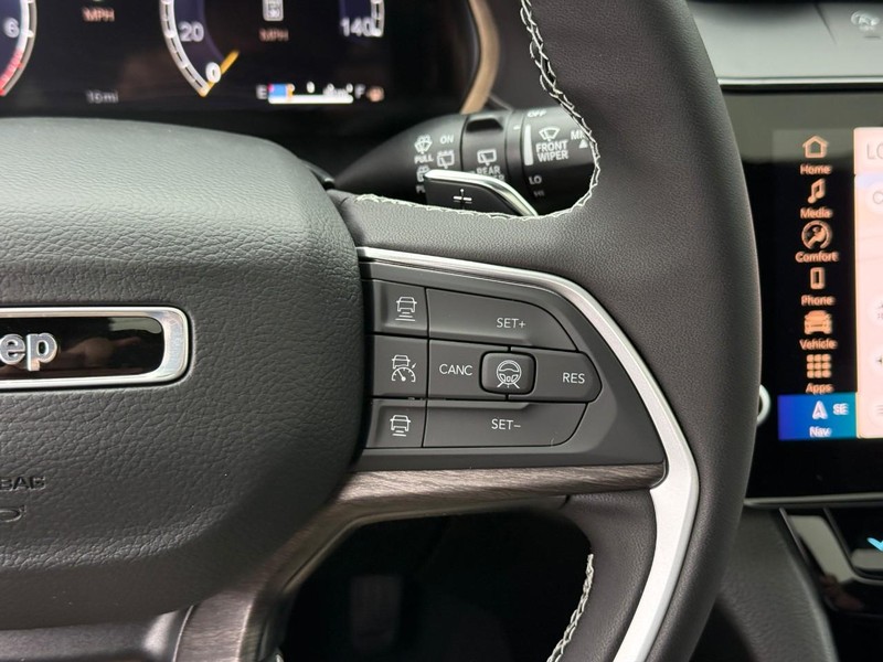 Jeep Grand Cherokee L Vehicle Image 20