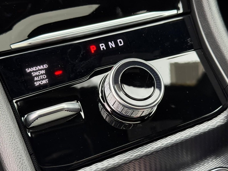 Jeep Grand Cherokee L Vehicle Image 21