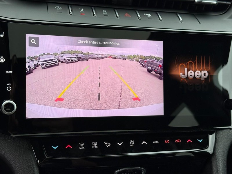 Jeep Grand Cherokee L Vehicle Image 23