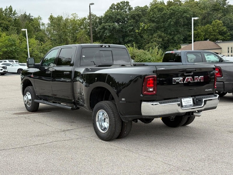 Ram 3500 Vehicle Image 04