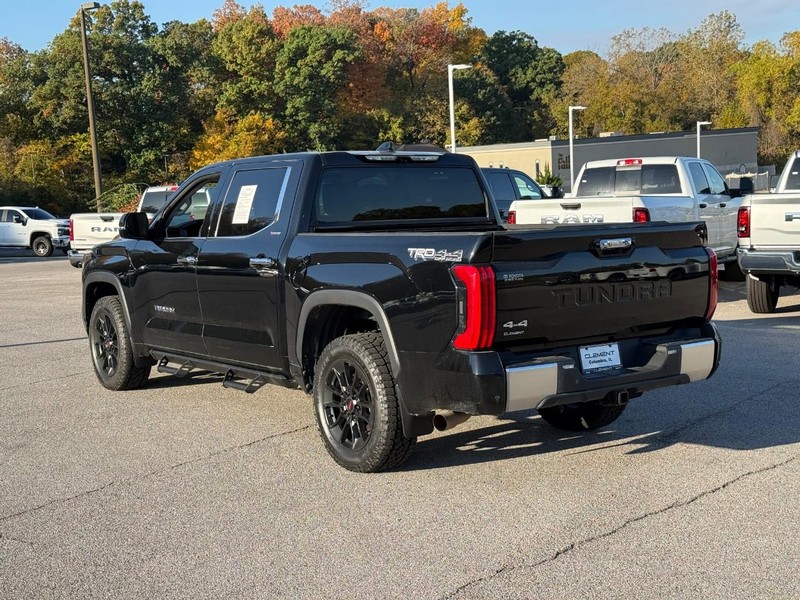 Toyota Tundra 4WD Vehicle Image 04