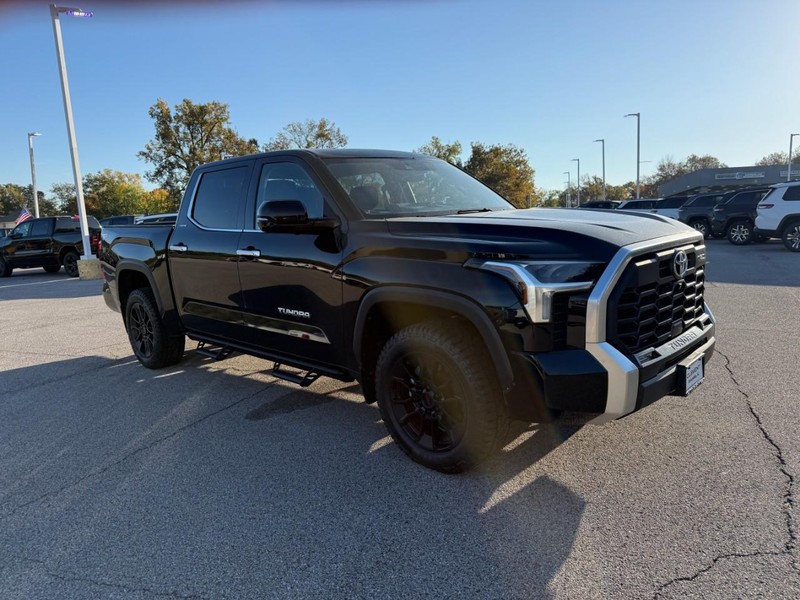 Toyota Tundra 4WD Vehicle Image 11