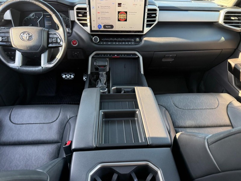 Toyota Tundra 4WD Vehicle Image 14
