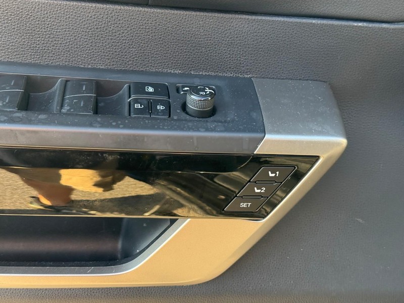 Toyota Tundra 4WD Vehicle Image 19