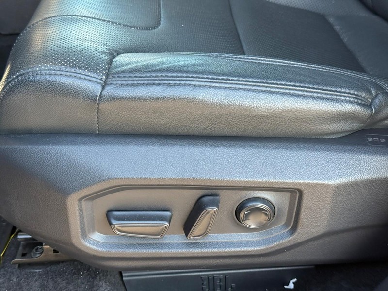 Toyota Tundra 4WD Vehicle Image 21