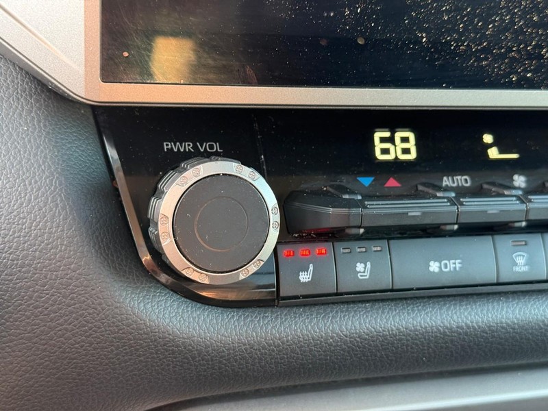 Toyota Tundra 4WD Vehicle Image 25