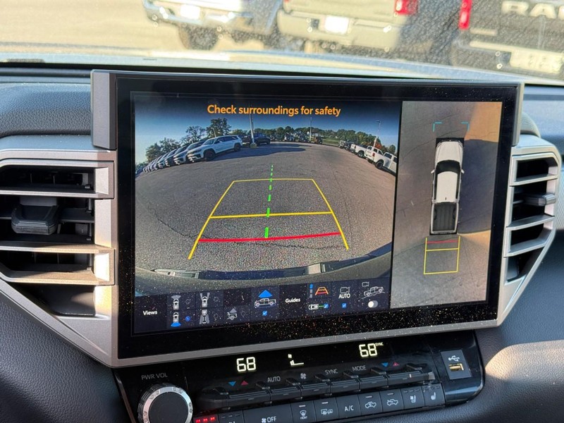 Toyota Tundra 4WD Vehicle Image 26