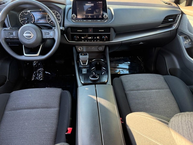 Nissan Rogue Vehicle Image 15