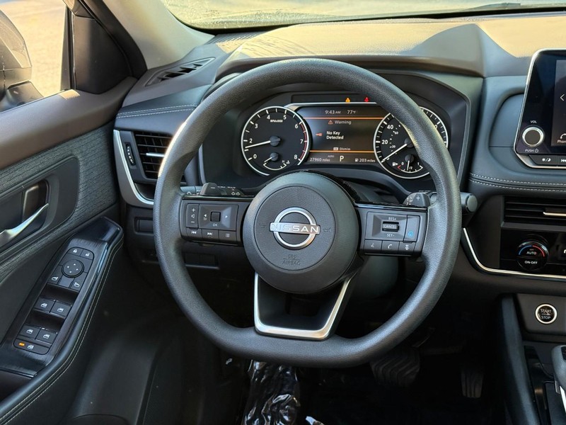 Nissan Rogue Vehicle Image 16
