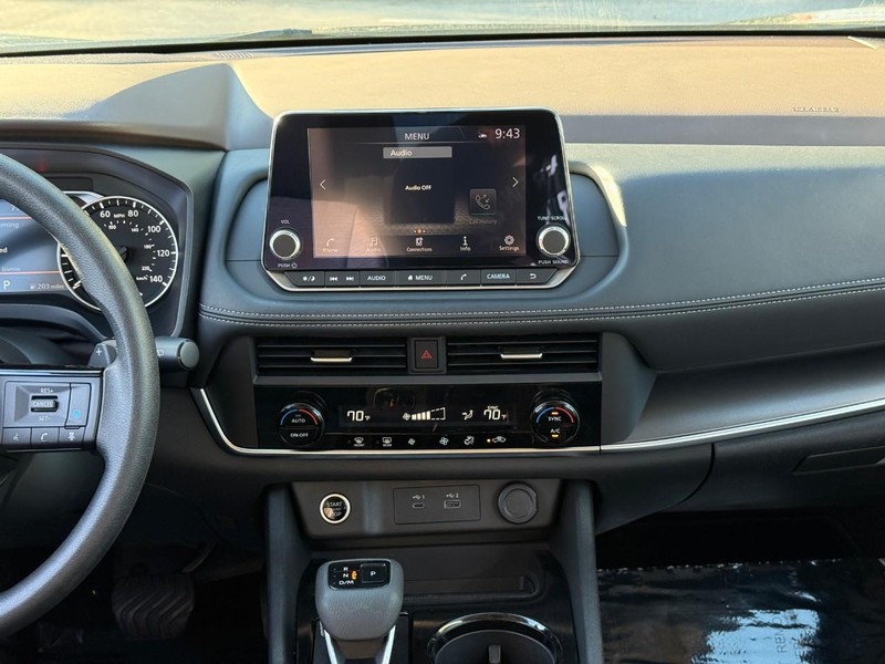 Nissan Rogue Vehicle Image 17