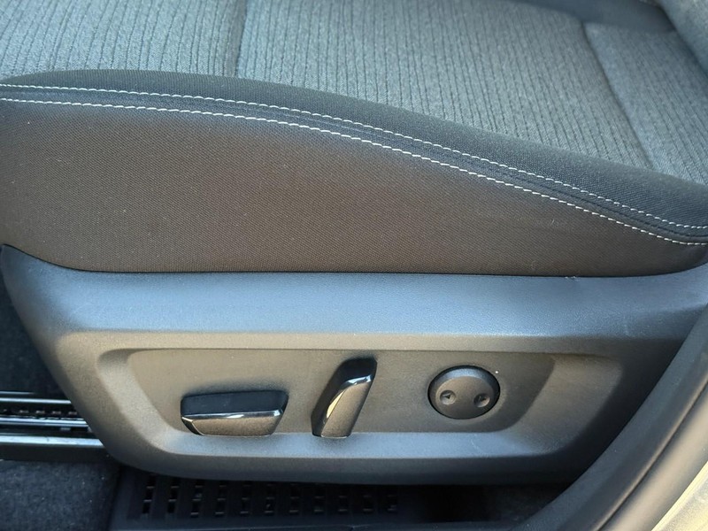 Nissan Rogue Vehicle Image 21
