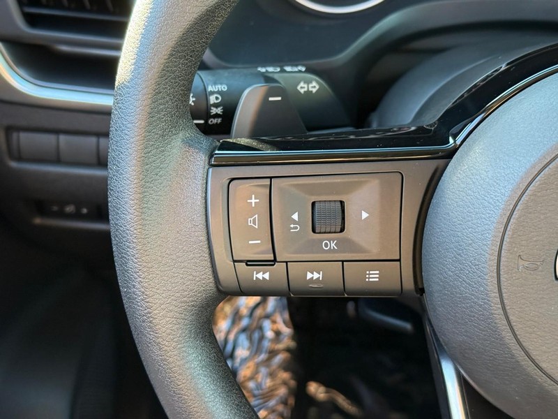 Nissan Rogue Vehicle Image 22