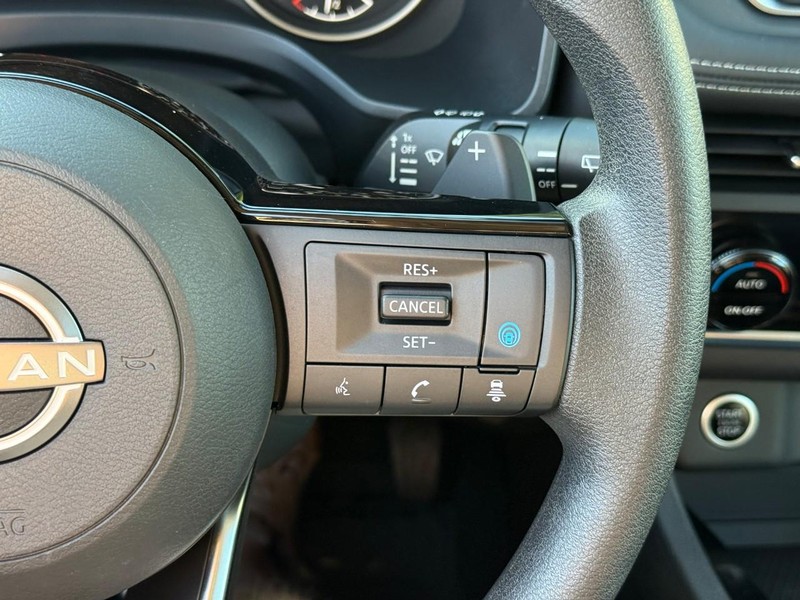 Nissan Rogue Vehicle Image 23
