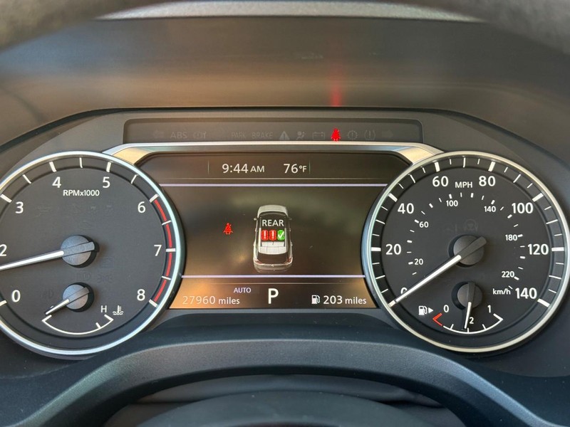 Nissan Rogue Vehicle Image 25