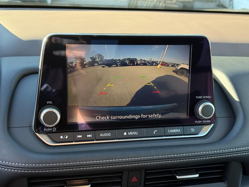 Nissan Rogue Vehicle Image 26