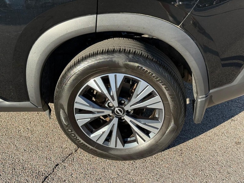 Nissan Rogue Vehicle Image 05